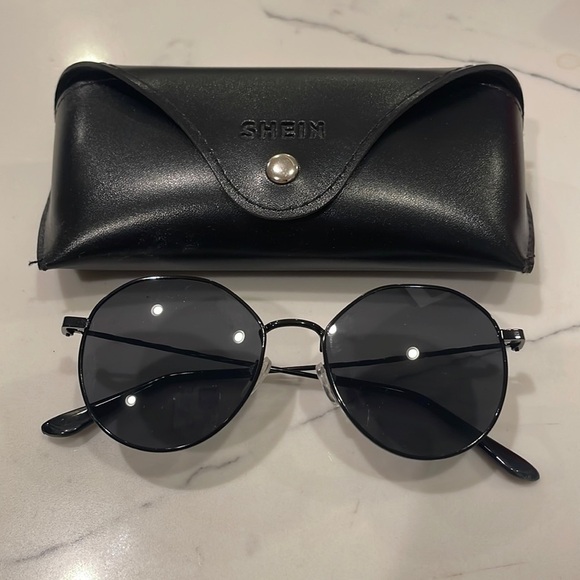 Shein Black Sunglasses - Picture 1 of 1